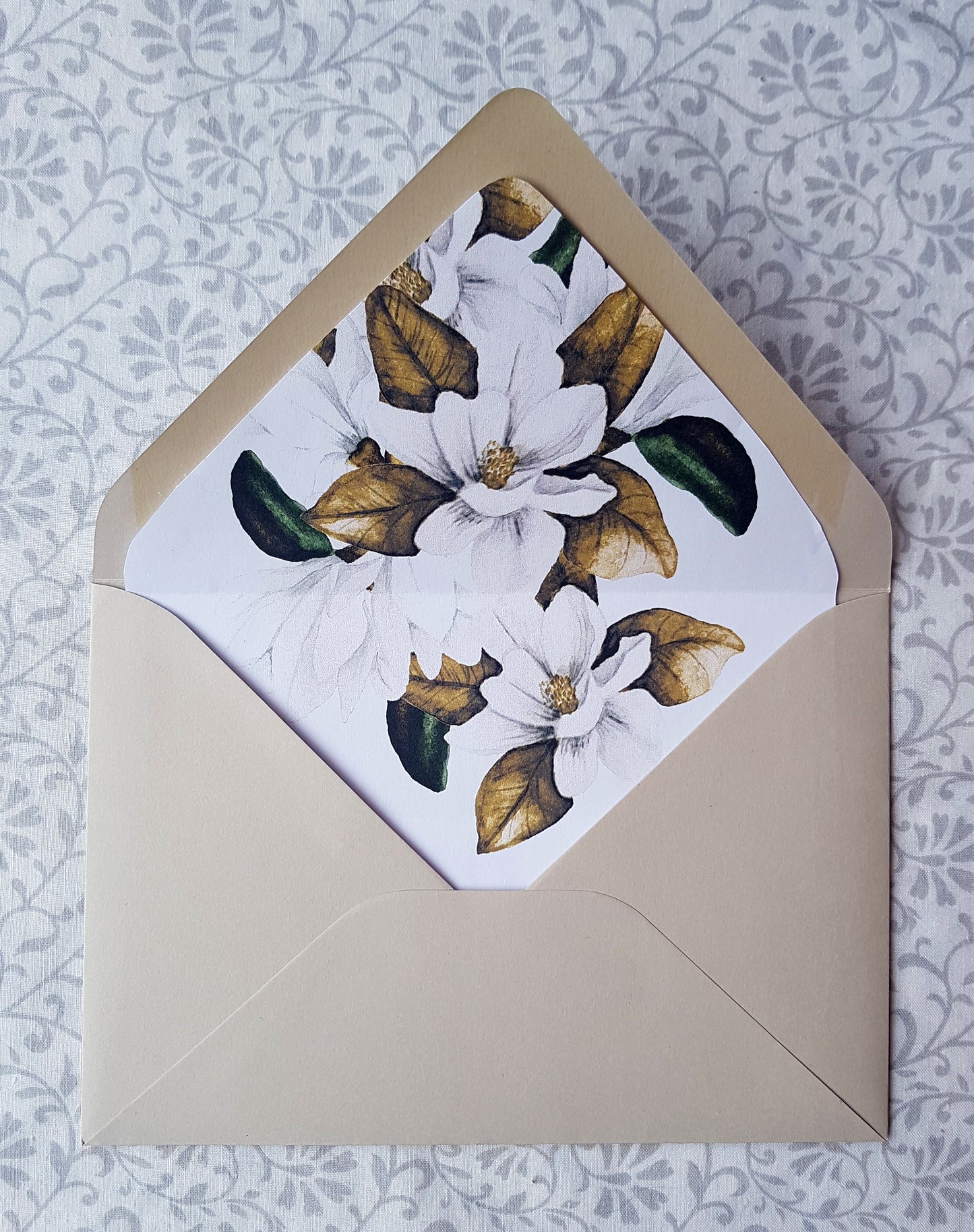 CREST Magnolia Design/Wedding Invitation
